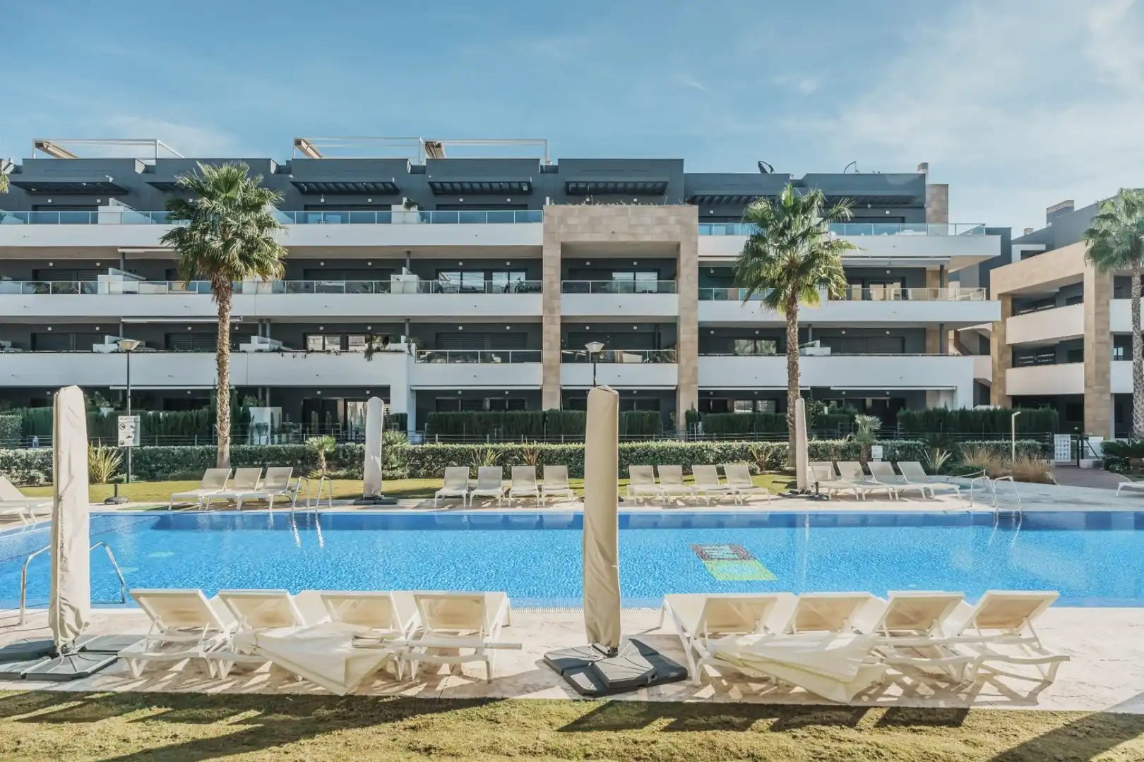 Schwimmbecken von Dachboden zum Verkauf in Orihuela mit Klimaanlage, Heizung und Terrasse