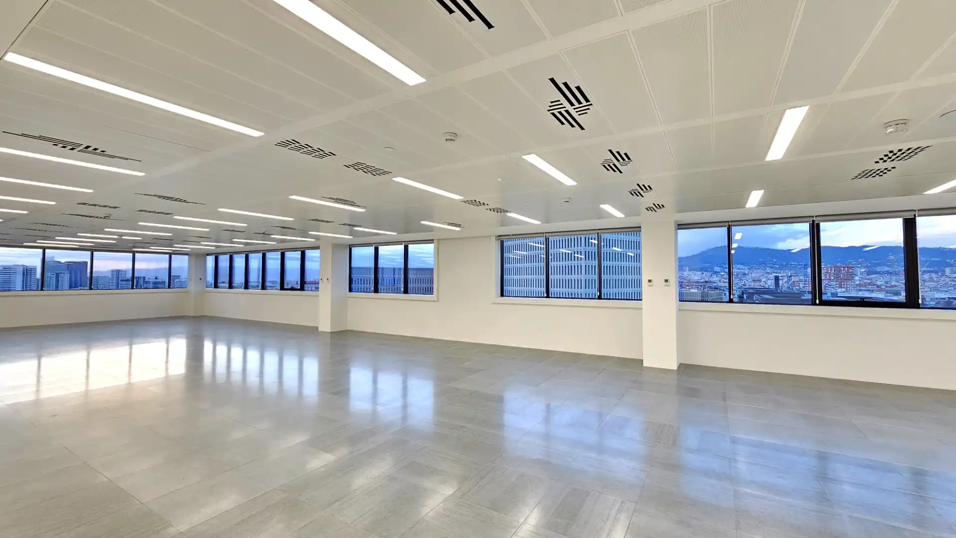 Büro zur Miete in Barcelona mit Klimaanlage, Heizung und Alarm