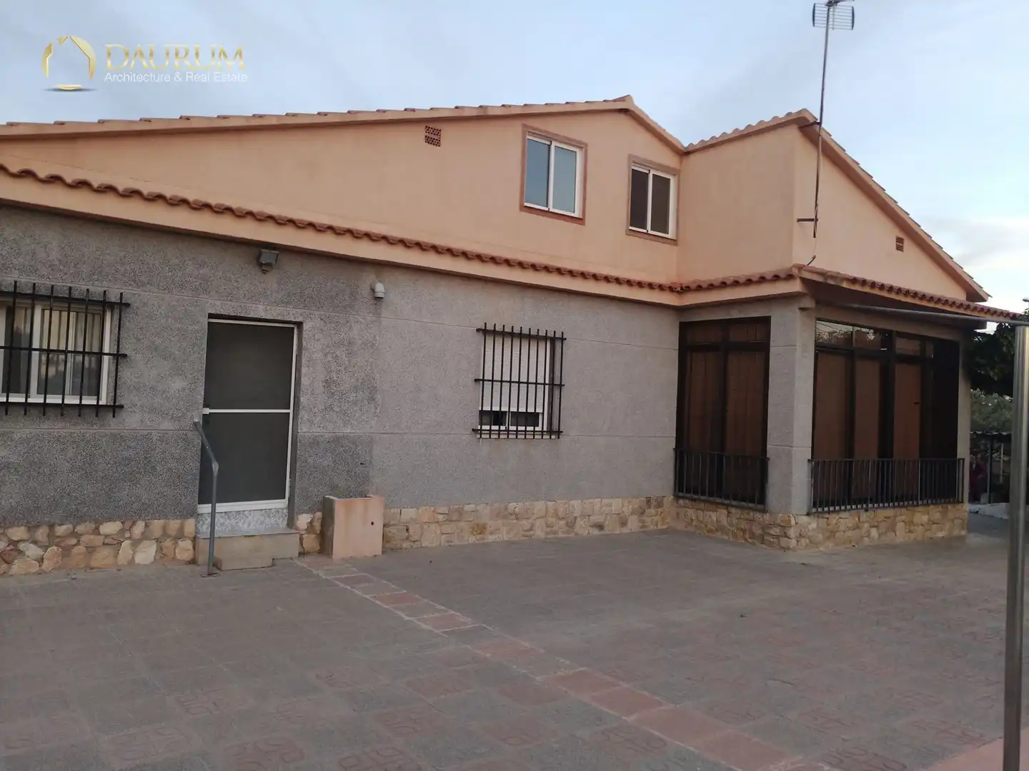 Vista exterior de Casa o xalet en venda en San Vicente del Raspeig / Sant Vicent del Raspeig amb Calefacció, Terrassa i Traster