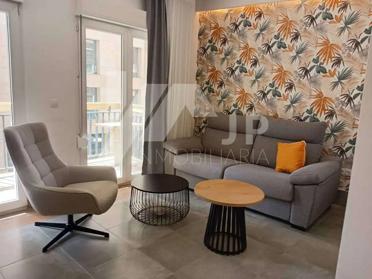 Living room of Flat for rent in Granada  with Air Conditioner, Heating and Parquet flooring