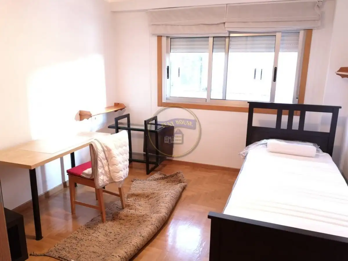 Bedroom of Flat for rent in Vigo   with Heating, Parquet flooring and Furnished