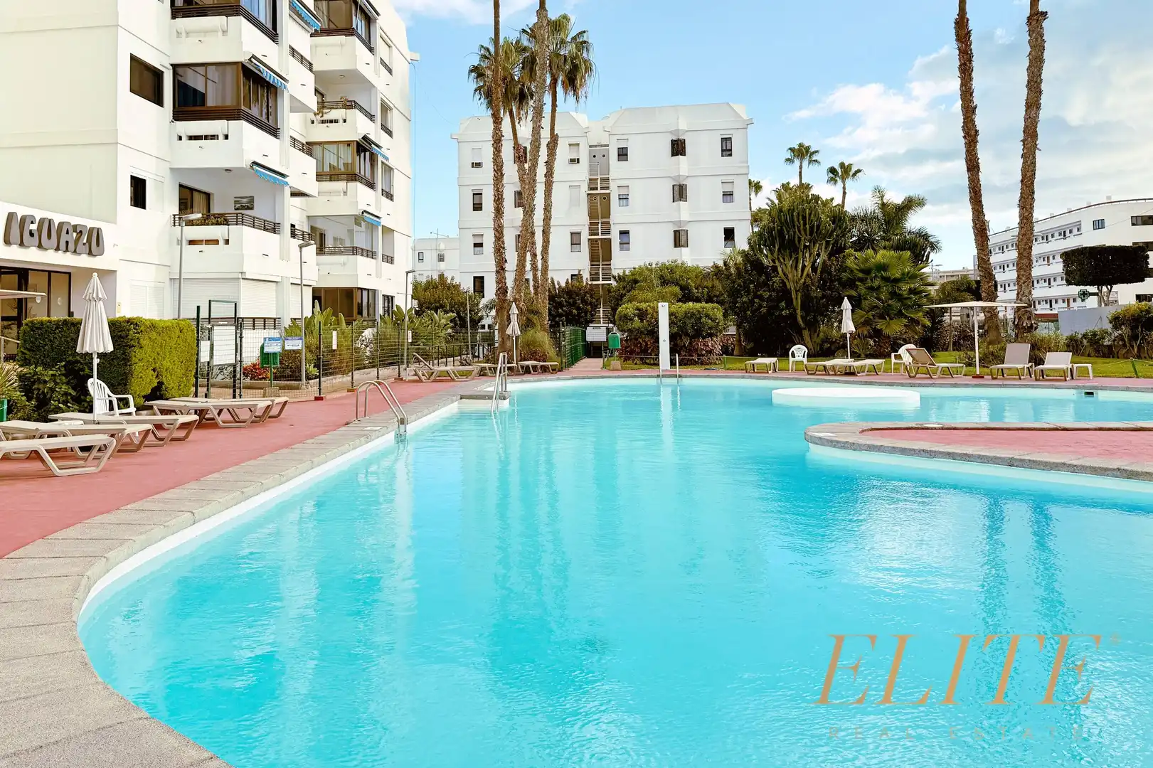 Vista exterior de Apartament en venda en San Bartolomé de Tirajana amb Aire condicionat, Jardí privat i Moblat