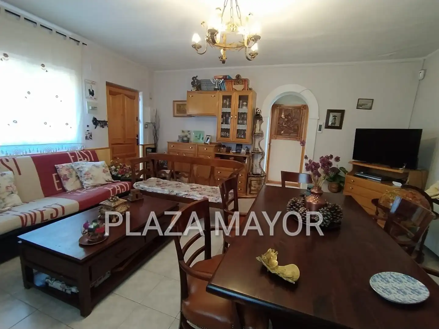 Sala d'estar de Casa o xalet en venda en El Pino de Tormes amb Calefacció, Jardí privat i Piscina