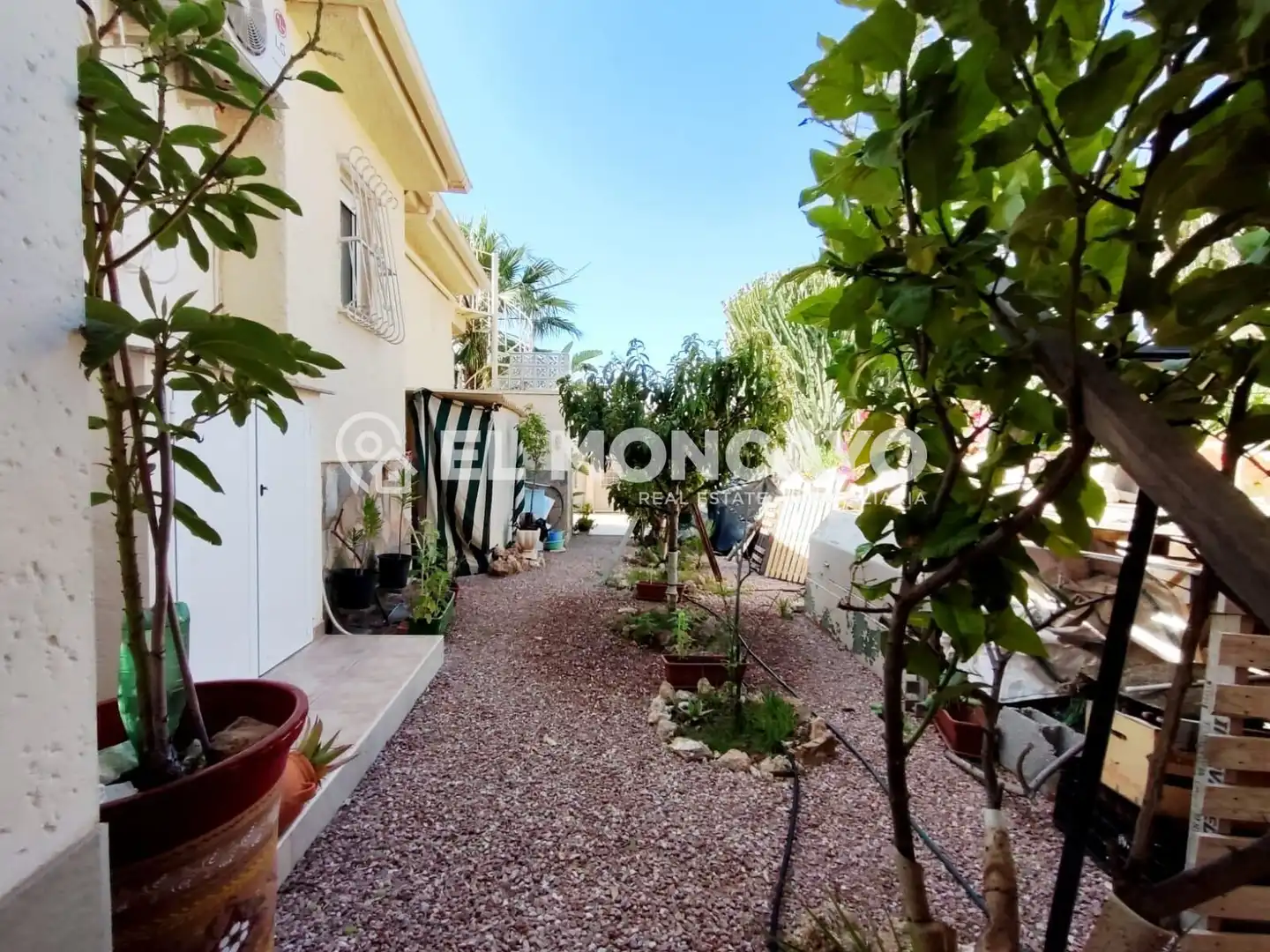 Vista exterior de Casa o xalet en venda en Rojales amb Aire condicionat, Calefacció i Jardí privat