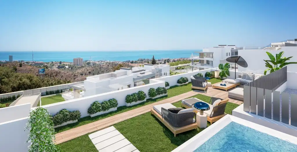 Penthouse with pool for sale in Milla de Oro