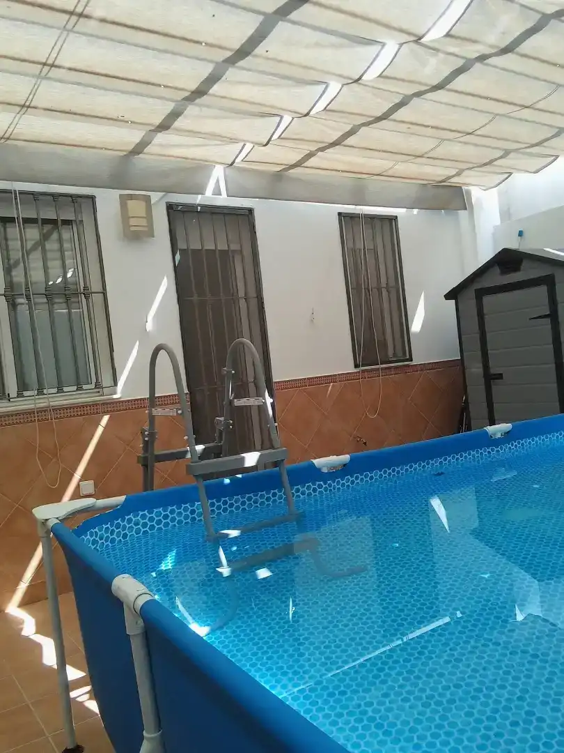 Piscina de Casa adosada en venda en Camas amb Forn