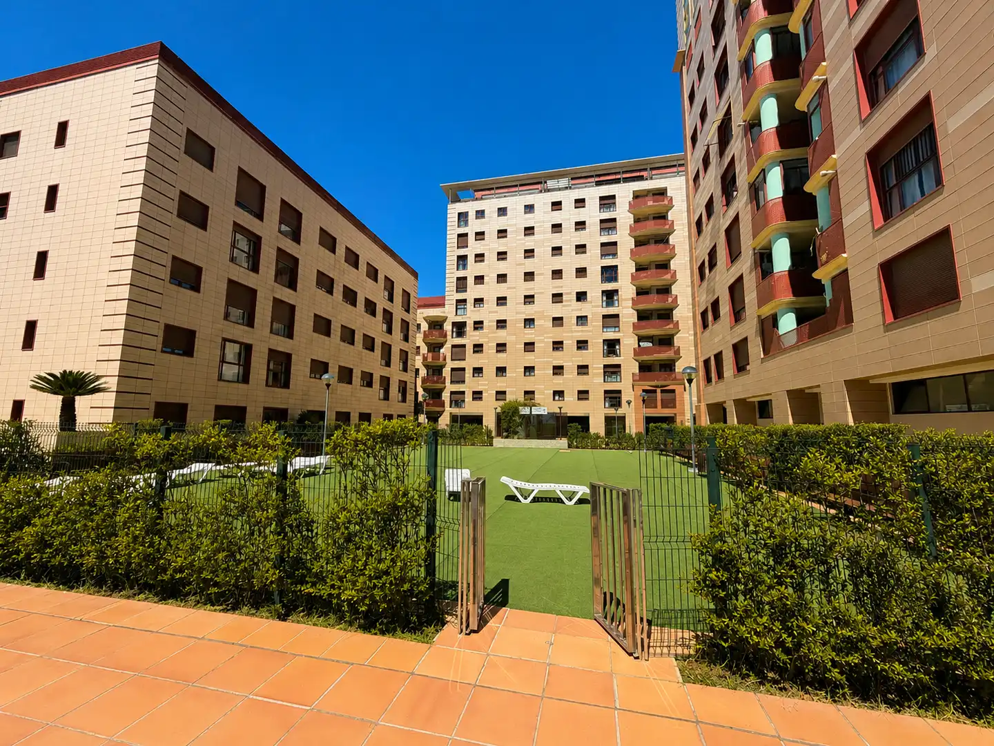 Exterior view of Flat for sale in Sevilla  with Air Conditioner and Community pool