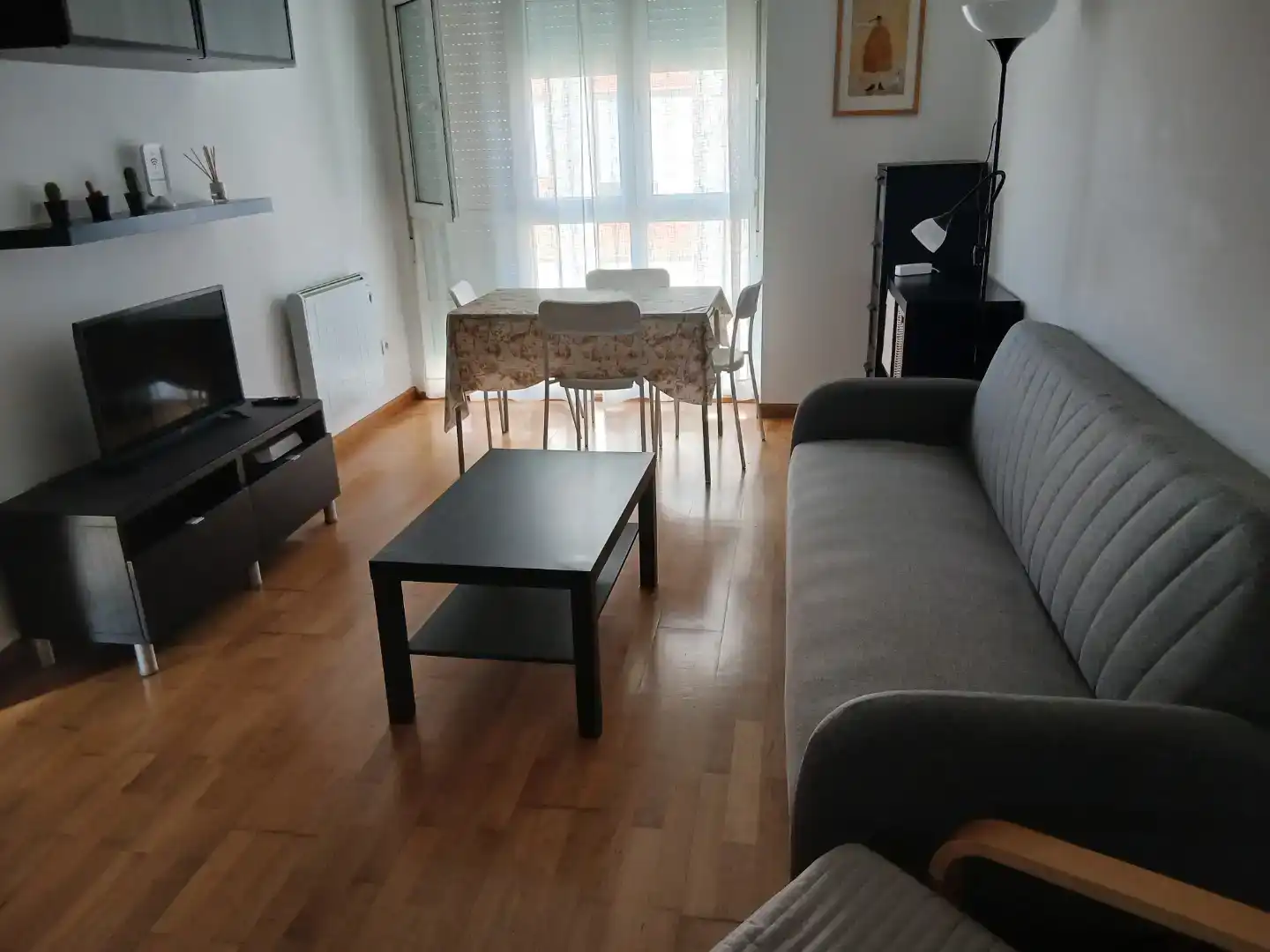 Wohnzimmer von Wohnungen zur Miete in Foz mit Möbliert