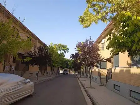 Reihenhaus zum Verkauf in CL. SIERRA ALBARRACIN, imagen 3