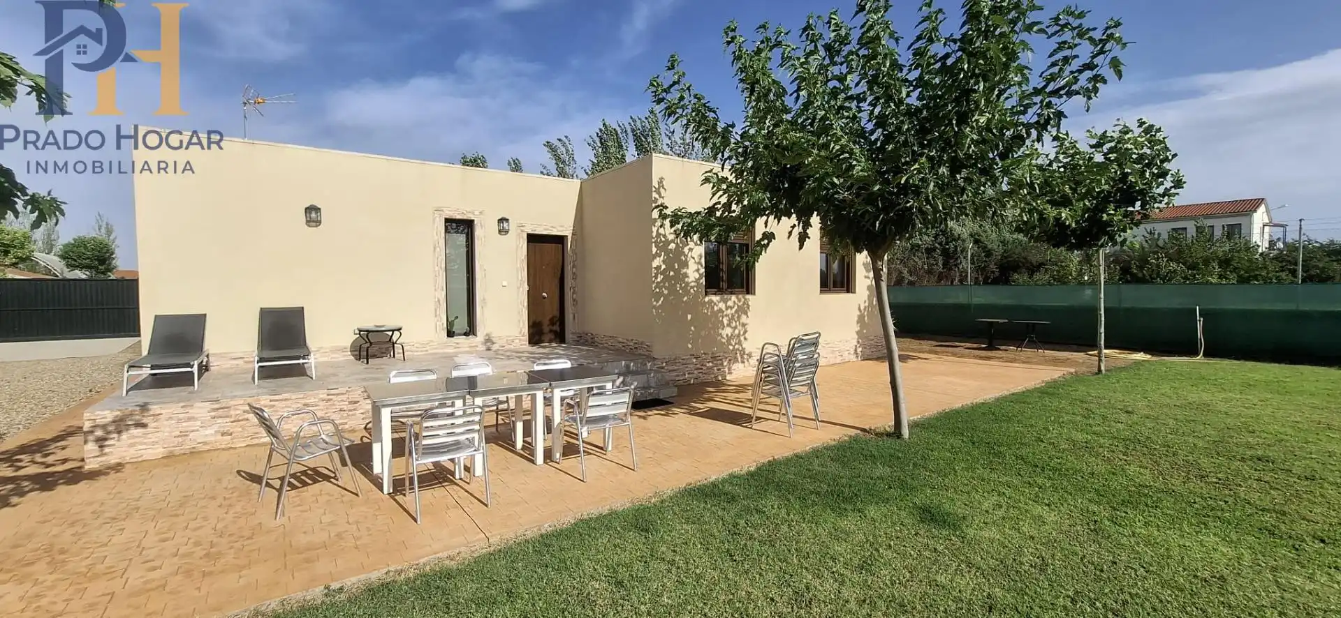 Houses for sale in Calle Calle Moscatel, Pepino