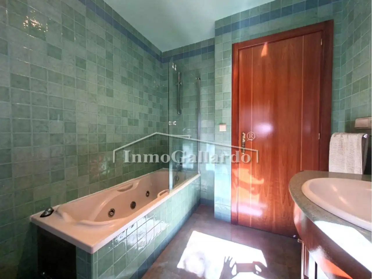 Bathroom of Houses for sale in Málaga  with Air Conditioner, Private garden and Parquet flooring