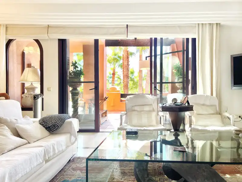 Sala d'estar de Àtic en venda en Marbella amb Aire condicionat, Terrassa i Traster