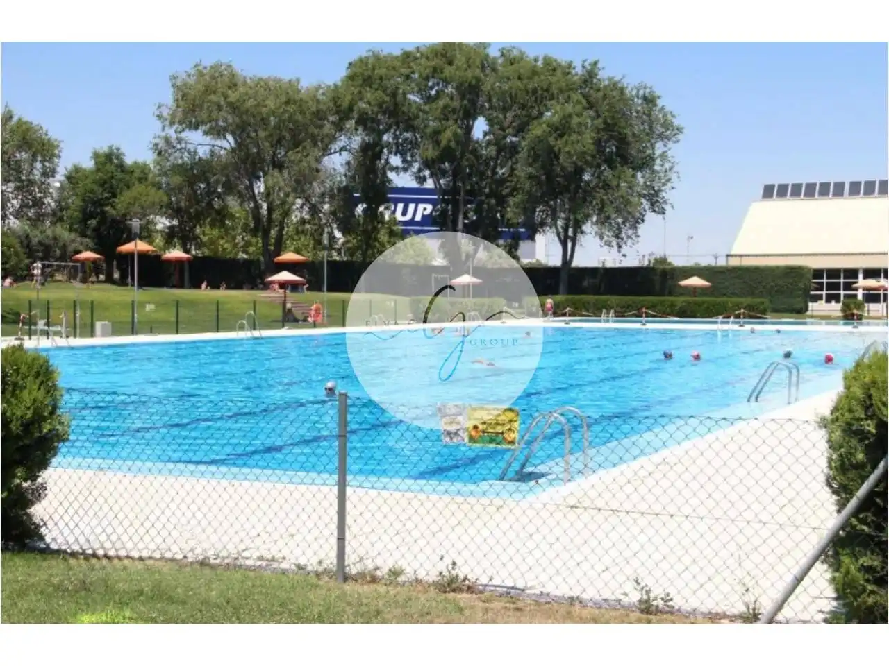 Piscina de Piso en venta en Medina del Campo con Calefacción, Amueblado y Piscina comunitaria