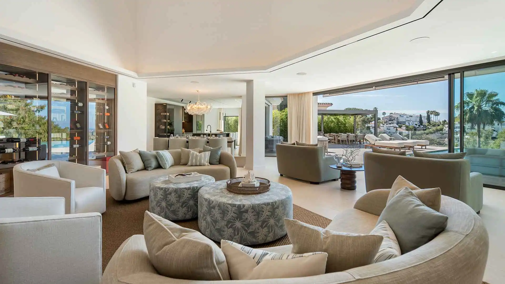 Sala d'estar de Casa o xalet en venda en Benahavís amb Aire condicionat, Jardí privat i Terrassa
