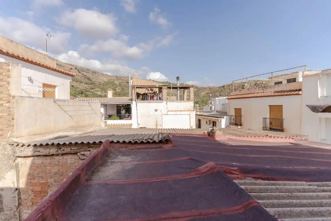 Außenansicht von Einfamilien-Reihenhaus zum Verkauf in Lanjarón mit Terrasse