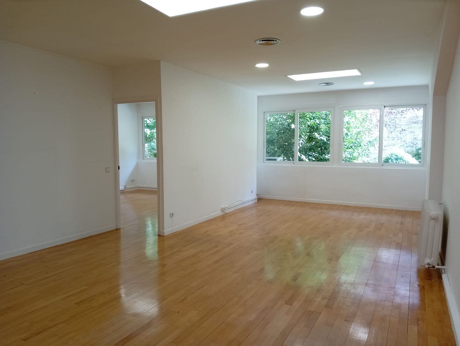 Sala d'estar de Oficina en venda en  Madrid Capital amb Aire condicionat i Calefacció