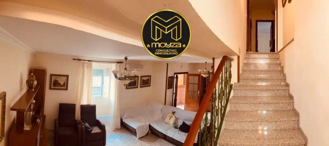 Casa con terraza en venta en La Guardia de Jaén