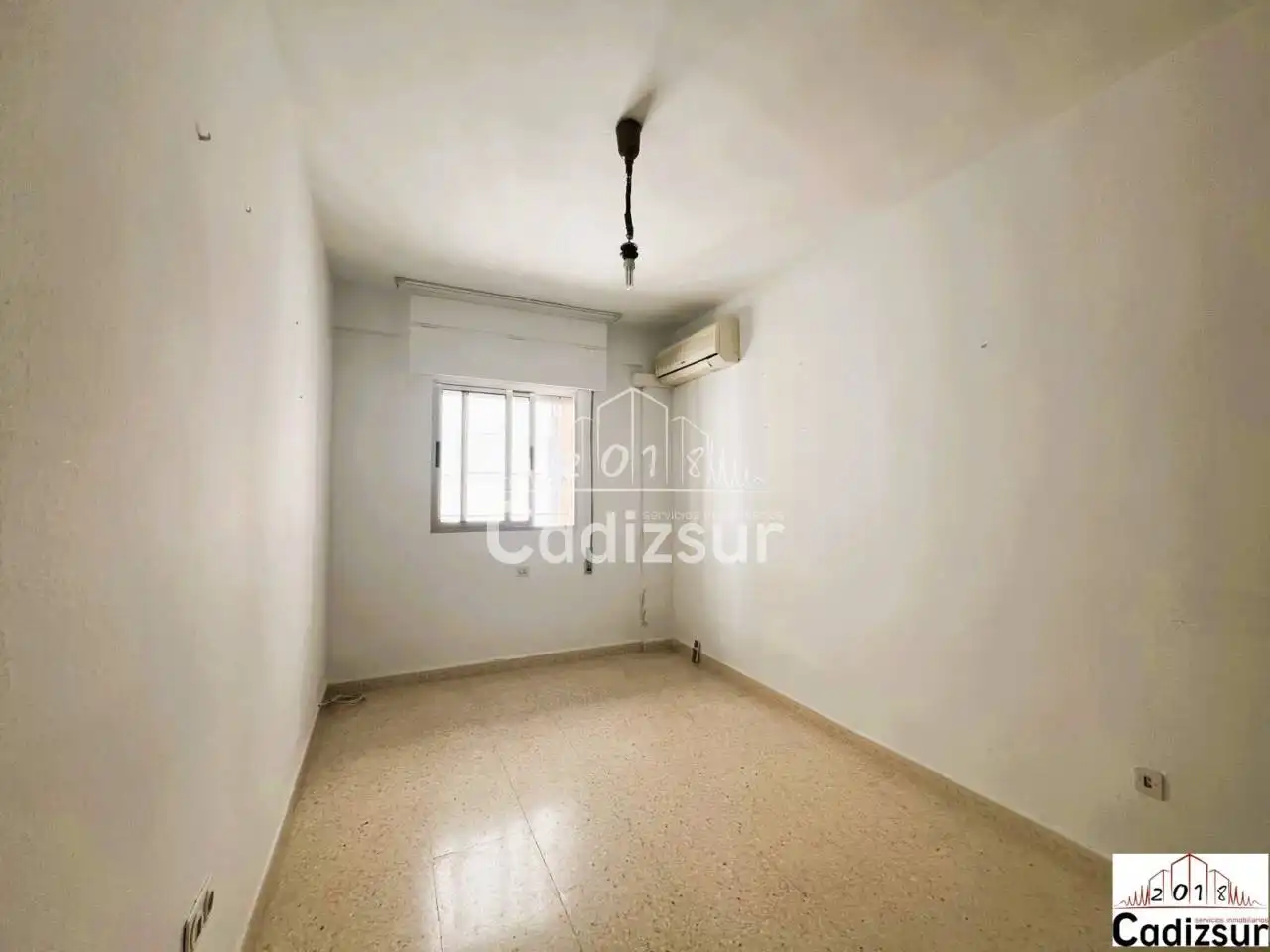 Schlafzimmer von Wohnungen zum Verkauf in Cádiz mit Klimaanlage und Alarm