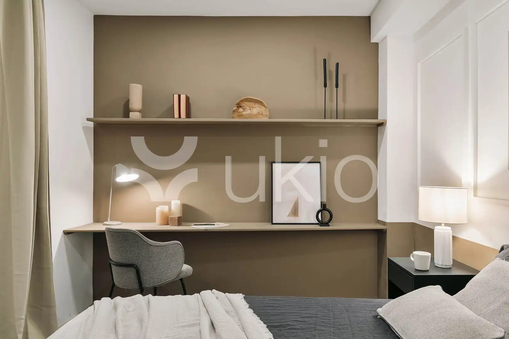 Dormitori de Apartament de lloguer en Barcelona amb Aire condicionat, Calefacció i Moblat