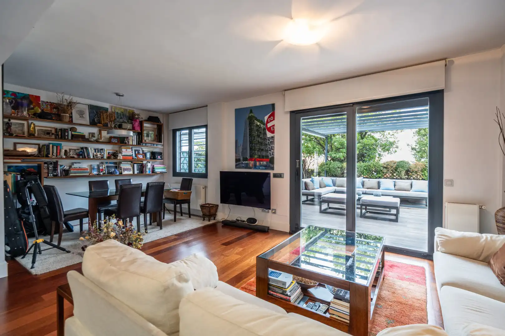 Sala de estar de Casa adosada en venta en Las Rozas de Madrid con Aire acondicionado, Calefacción y Jardín privado