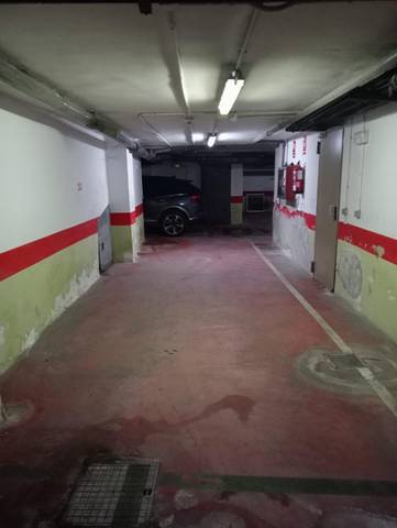 Garaje en Alquiler en Avenida del Doctor Ramón y Cajal en Ensanche - Diputación