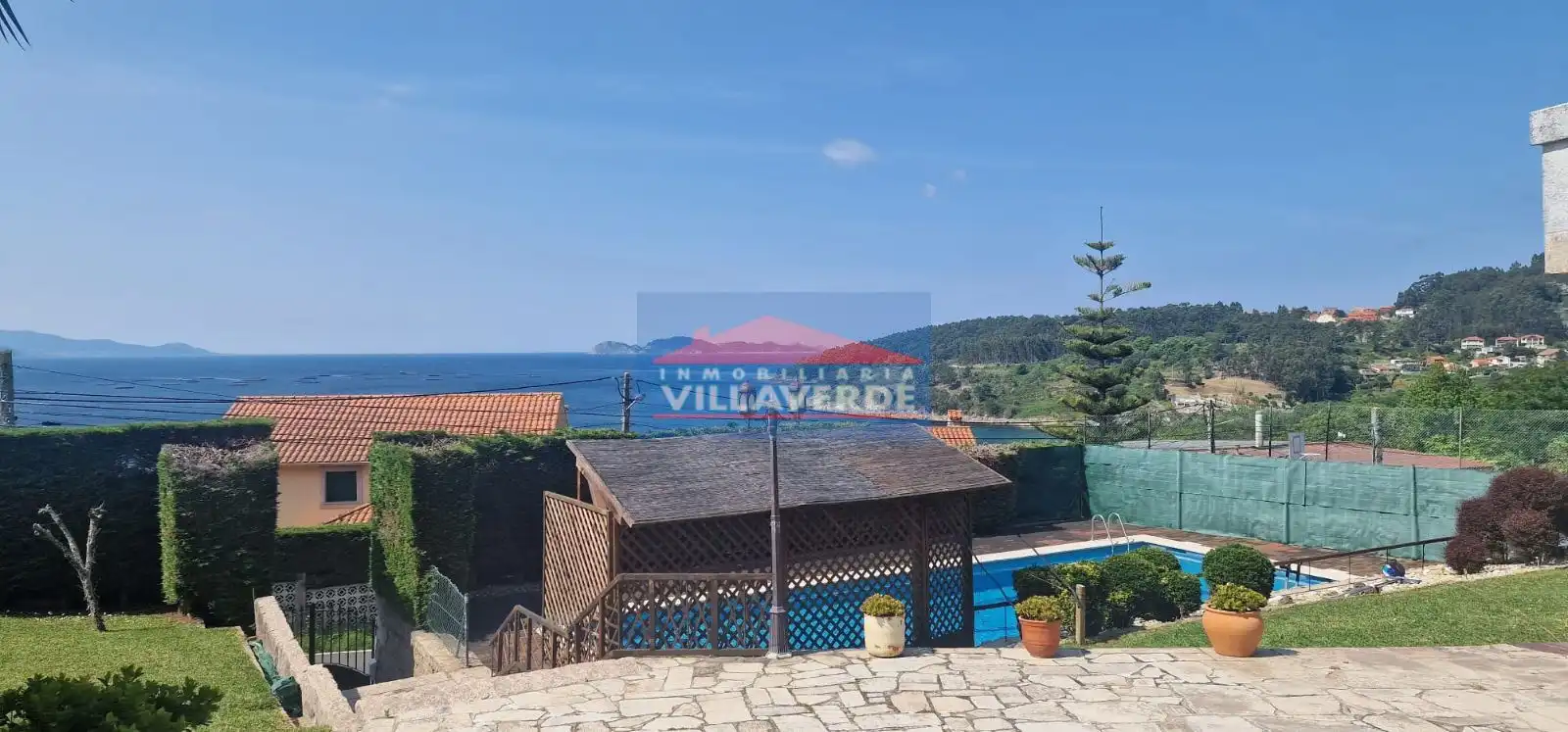Casa o xalet en venda en Cangas  amb Calefacció, Terrassa i Traster