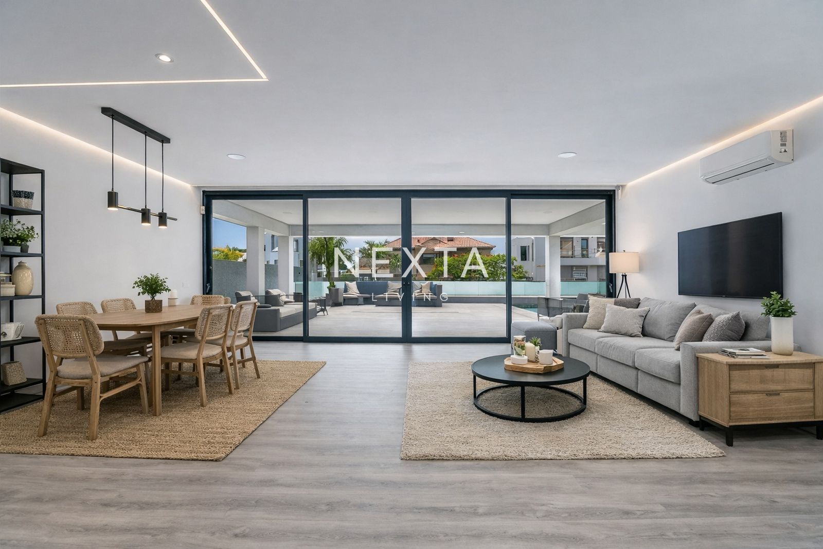 Sala d'estar de Casa o xalet en venda en Adeje amb Aire condicionat, Terrassa i Piscina