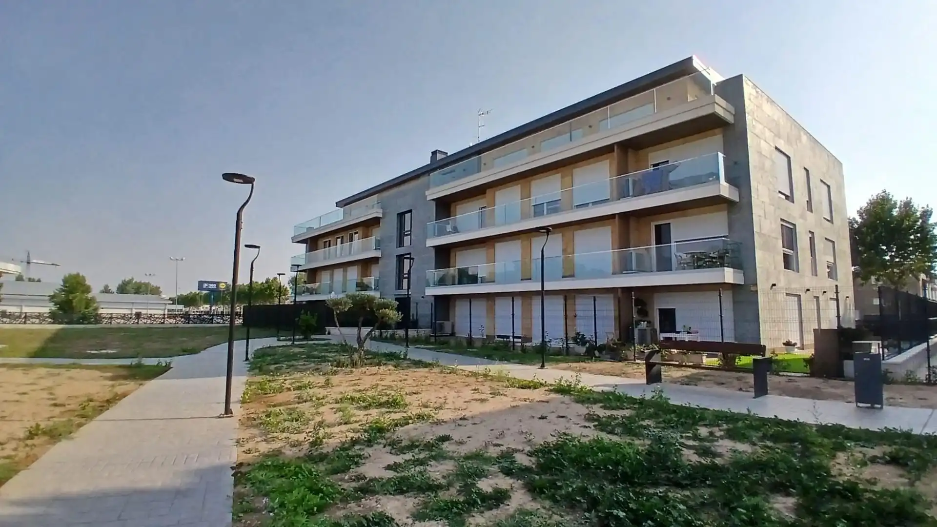 Vista exterior de Piso en venta en Santa Marta de Tormes con Calefacción, Terraza y Trastero