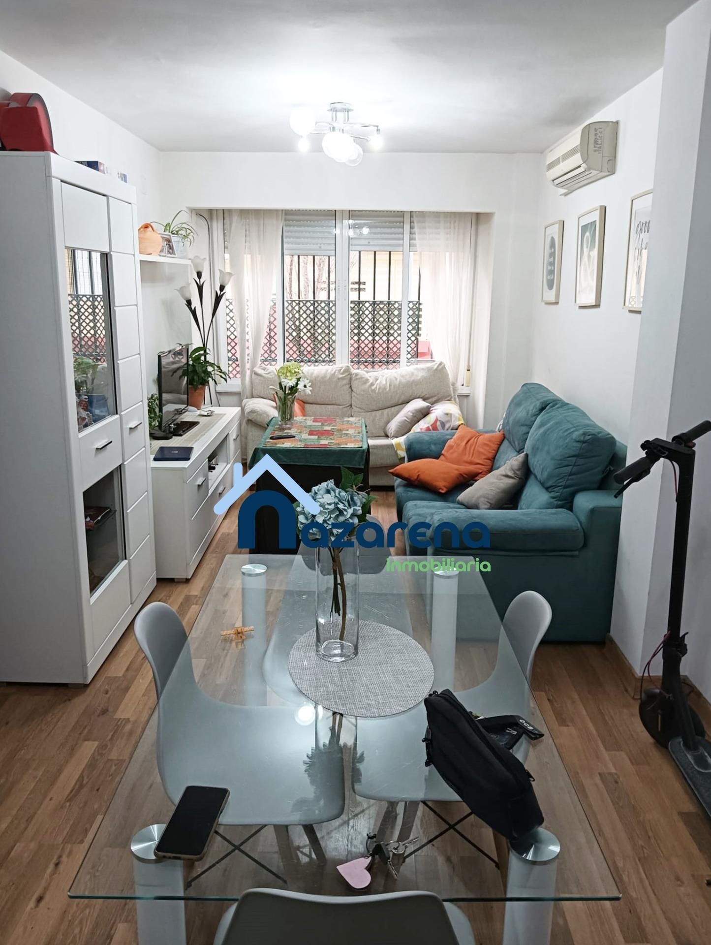 Sala d'estar de Pis en venda en Dos Hermanas amb Aire condicionat i Parquet