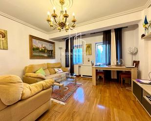 Living room of Flat for sale in Salamanca Capital  with Heating, Parquet flooring and Terrace