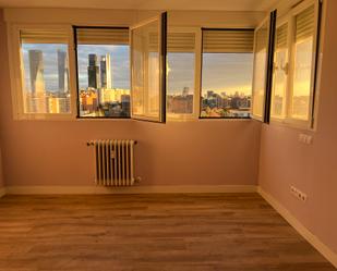 Bedroom of Flat for sale in  Madrid Capital  with Air Conditioner, Heating and Parquet flooring