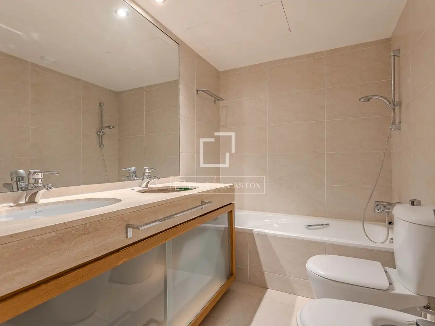 Baño de Piso de alquiler en Barcelona con Aire acondicionado, Calefacción y Parquet