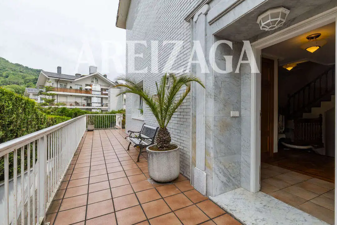 Terrassa de Casa o xalet en venda en Donostia - San Sebastián  amb Calefacció, Jardí privat i Terrassa