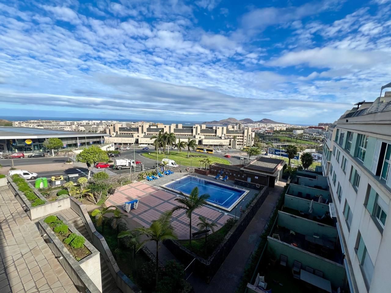 Vista exterior de Piso de alquiler en Las Palmas de Gran Canaria con Trastero y Piscina comunitaria