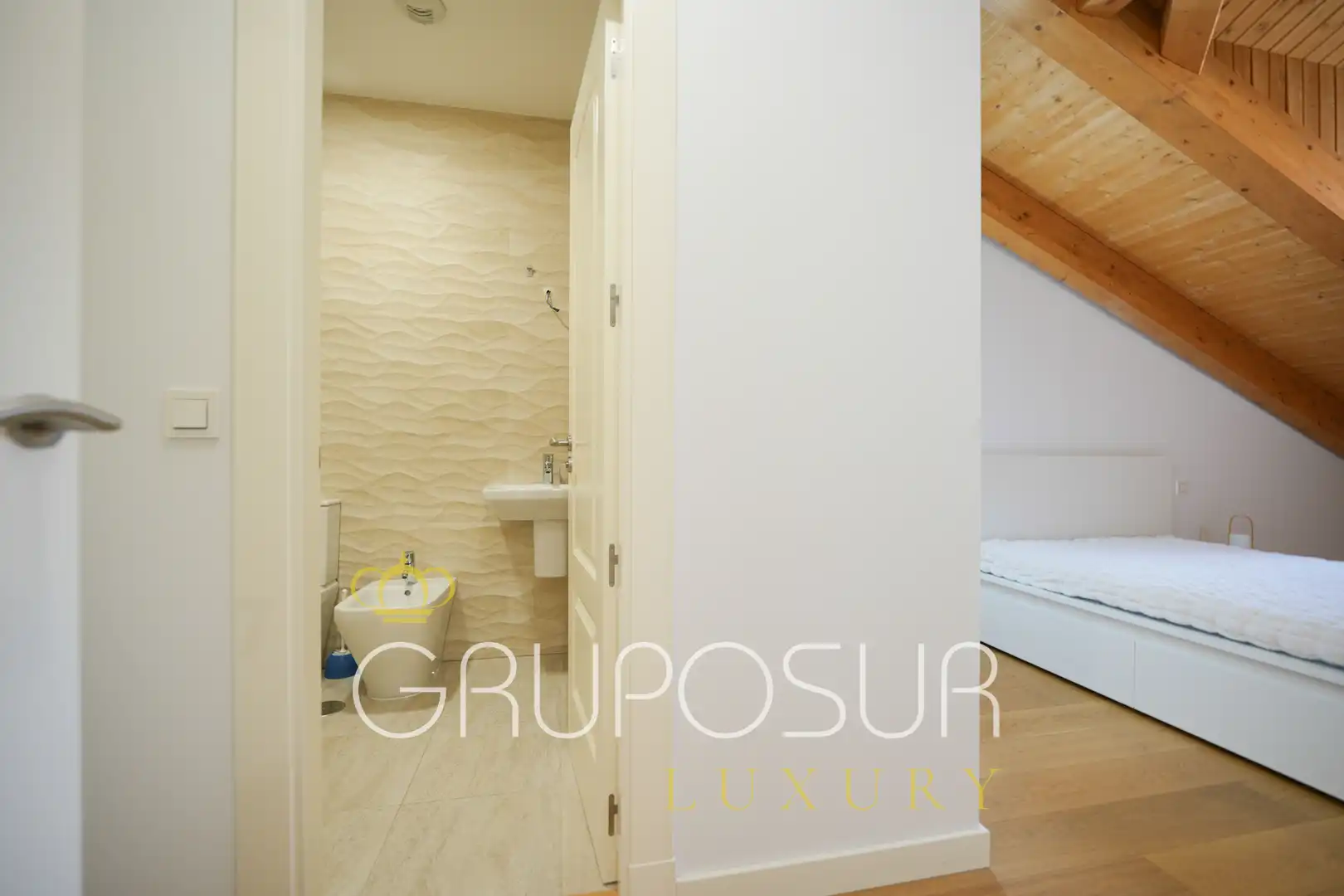 Badezimmer von Dachboden zum Verkauf in Valladolid mit Heizung, Parkett und Abstellraum