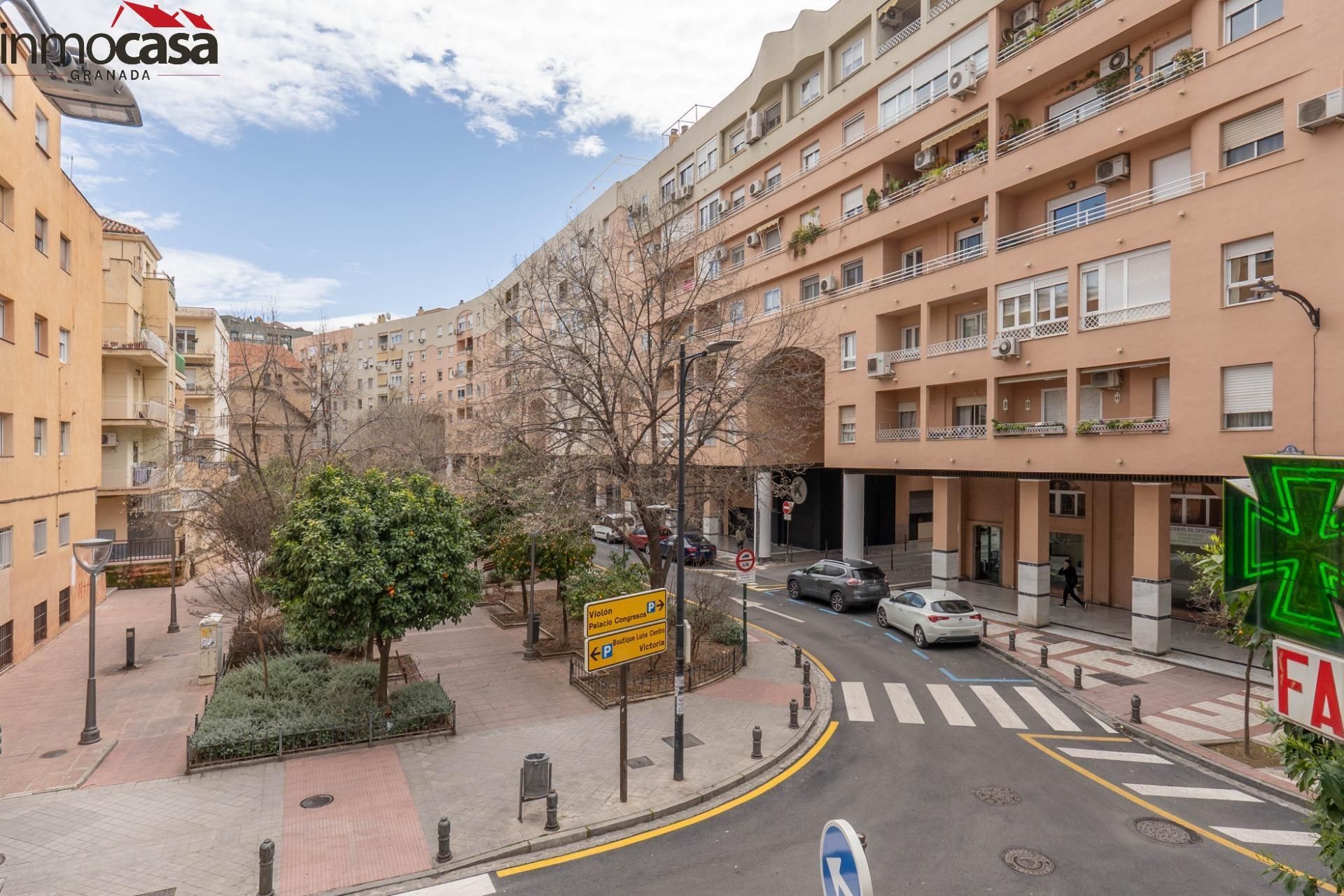 Vista exterior de Pis en venda en  Granada Capital amb Aire condicionat, Calefacció i Terrassa