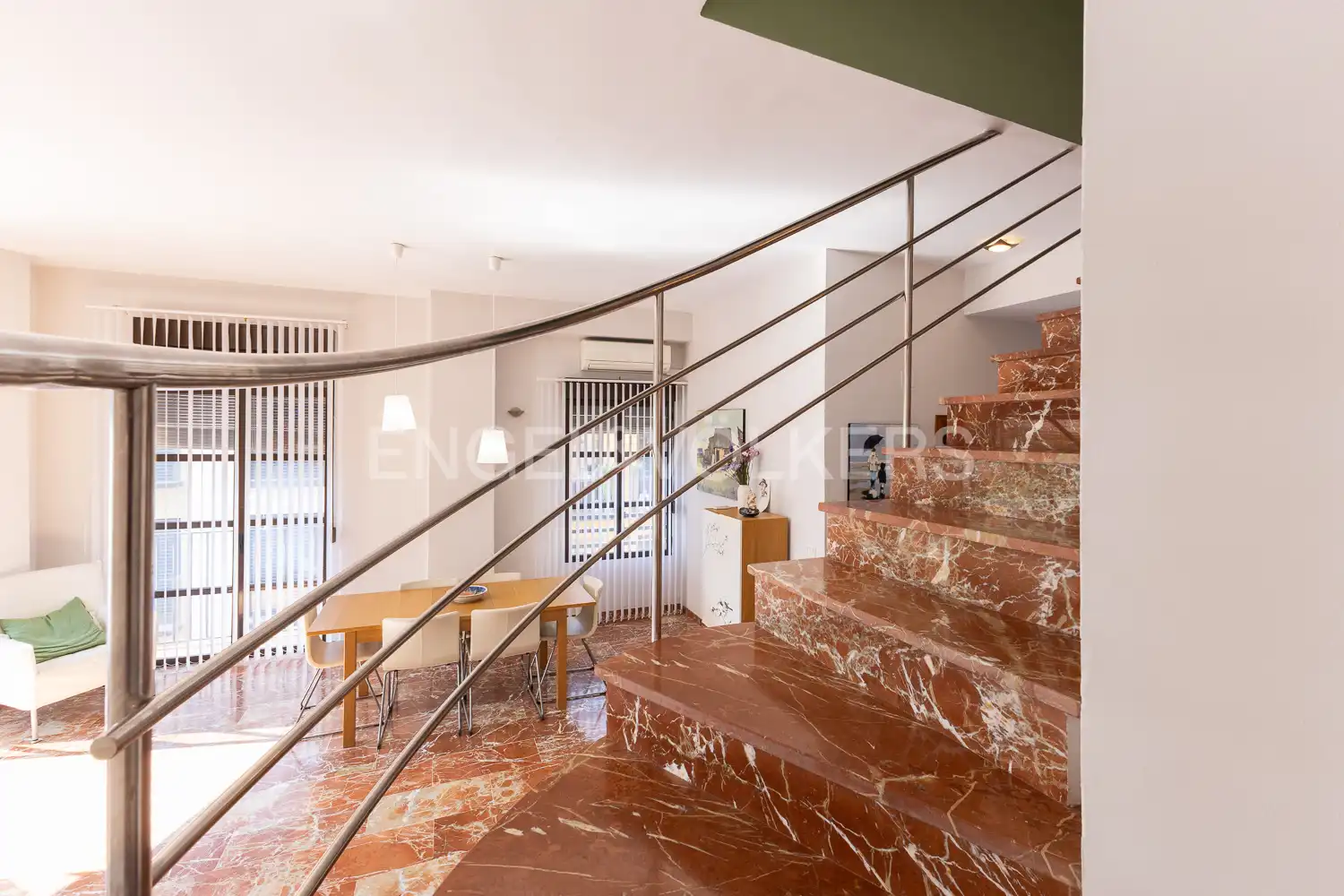 Dachboden zum Verkauf in Valencia mit Klimaanlage, Heizung und Terrasse
