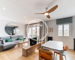 Sala d'estar de Apartament de lloguer en  Madrid Capital amb Moblat, Forn i Rentadora