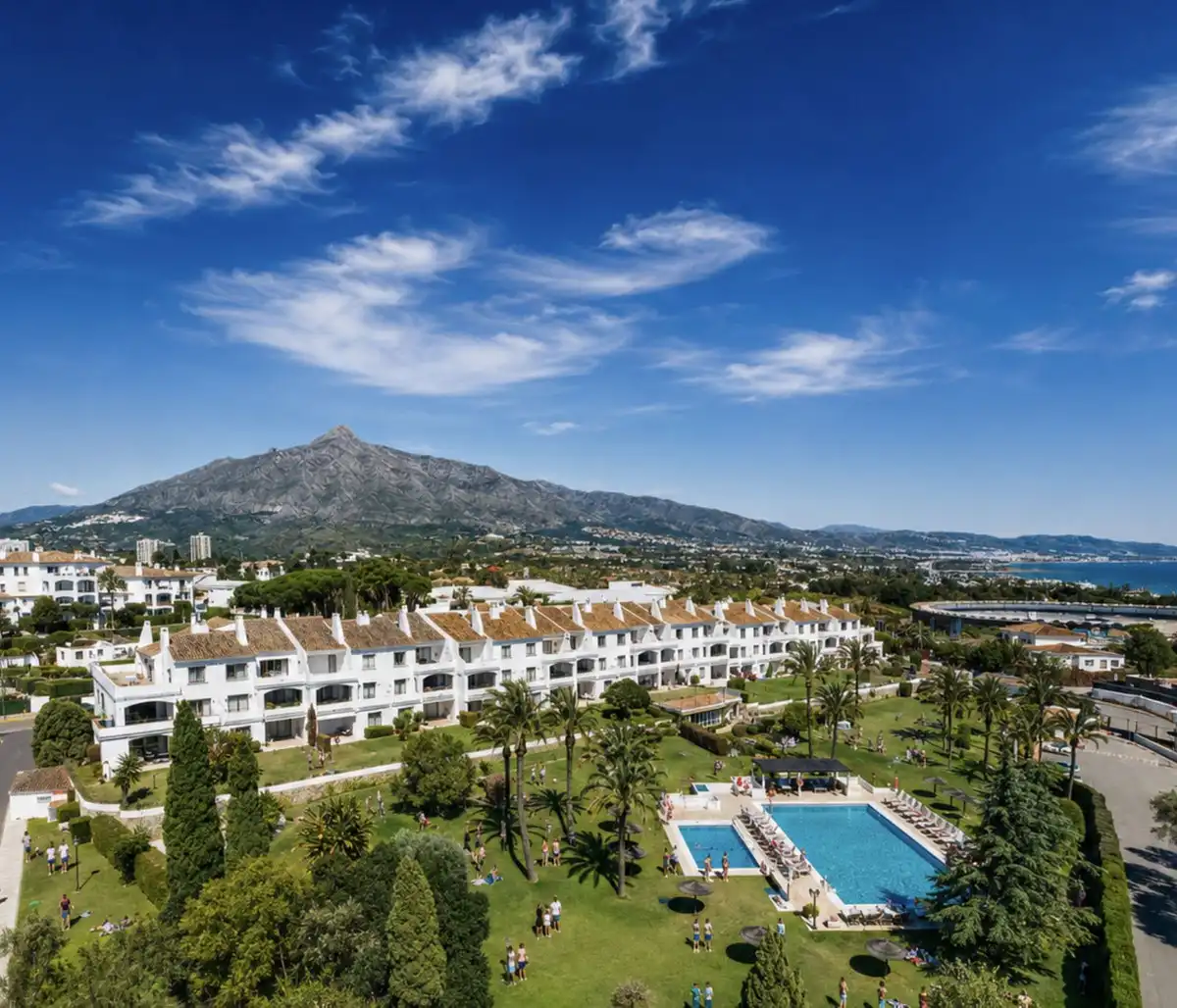 Vista exterior de Planta baja en venta en Marbella con Aire acondicionado, Terraza y Piscina comunitaria