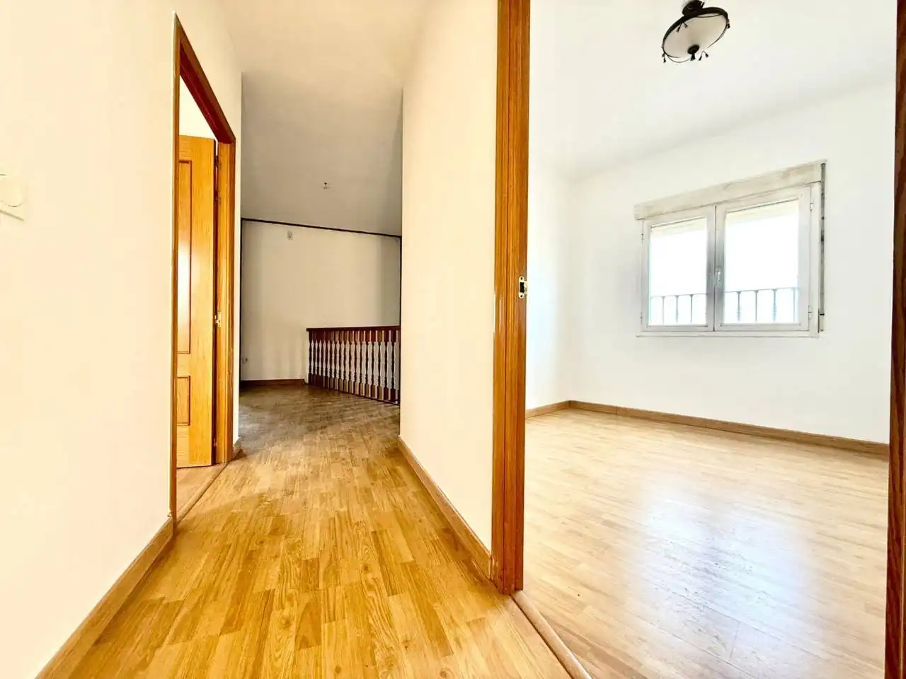 Casa adosada en venta en Miguel Esteban con Alarma y Piscina comunitaria