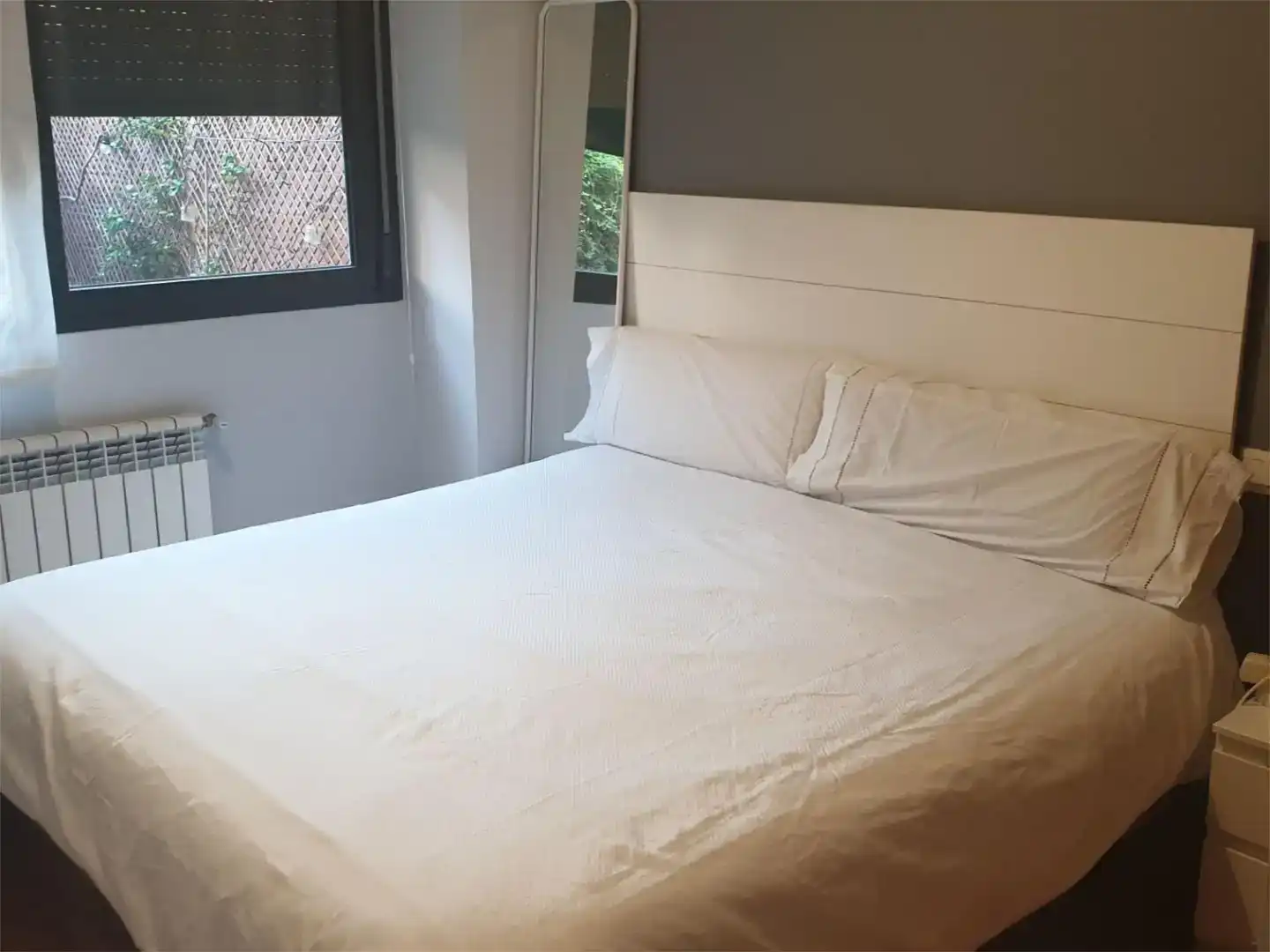 Schlafzimmer von Dachboden zur Miete in San Sebastián de los Reyes mit Klimaanlage, Schwimmbad und Balkon