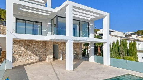 Casas con piscina privada en construcción en Calpe, provincia de Alicante. 4 habitaciones | 401 m² | 2 kilómetros del mar