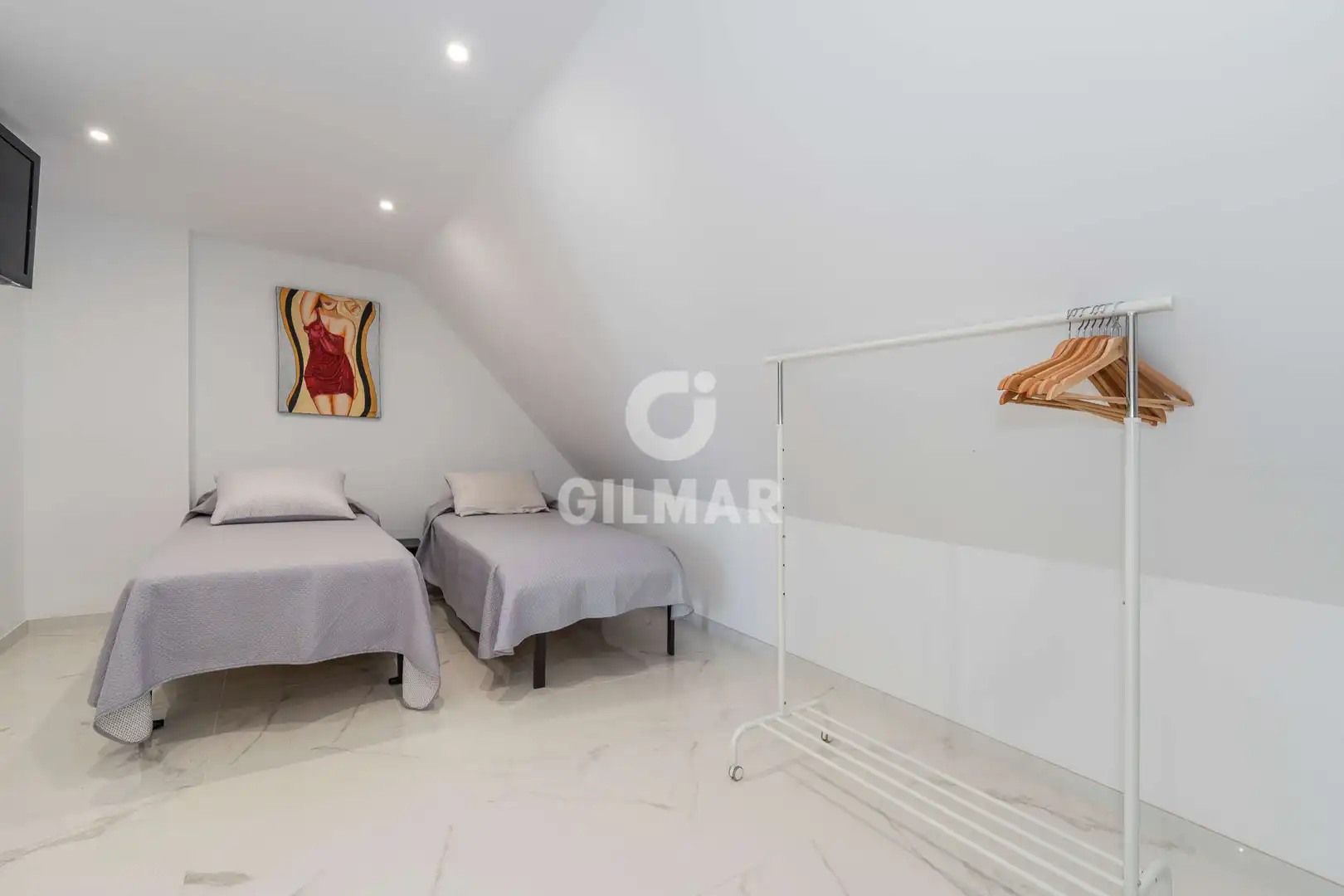 Schlafzimmer von Einfamilien-Reihenhaus zum Verkauf in Pozuelo de Alarcón mit Heizung und Privatgarten