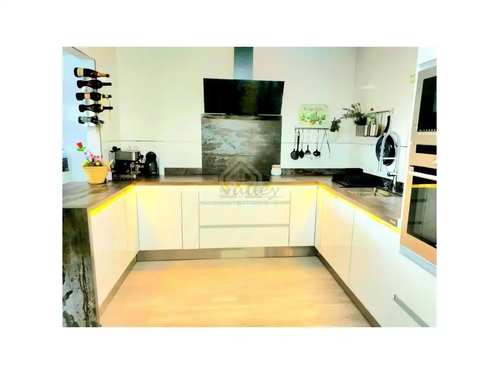Cocina de Piso en venta en La Alcaidesa con Jardín privado, Terraza y Piscina