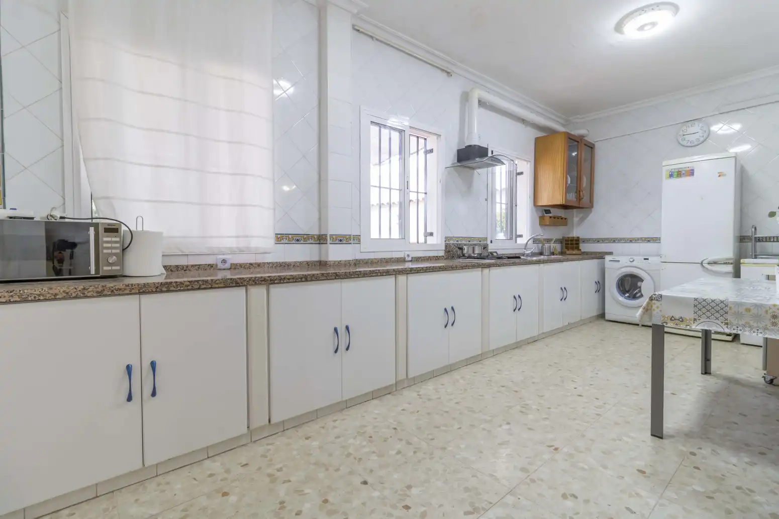Kitchen of Houses for sale in Carmona  with Air Conditioner, Private garden and Swimming Pool