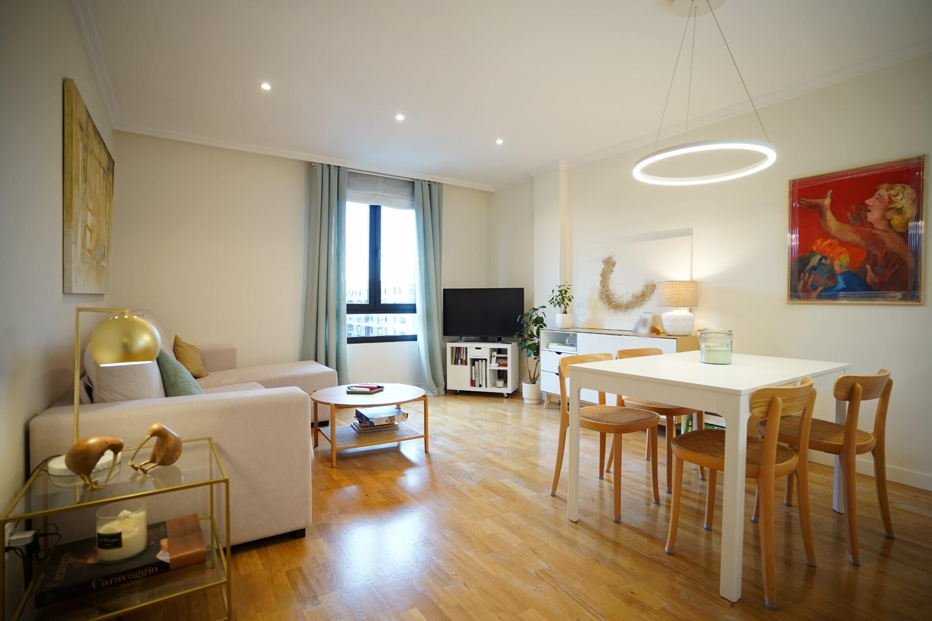 Living room of Flat for rent in  Madrid Capital  with Heating, Parquet flooring and Furnished
