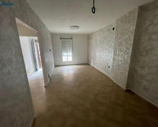 Sala d'estar de Casa adosada en venda en Brenes amb Terrassa i Balcó