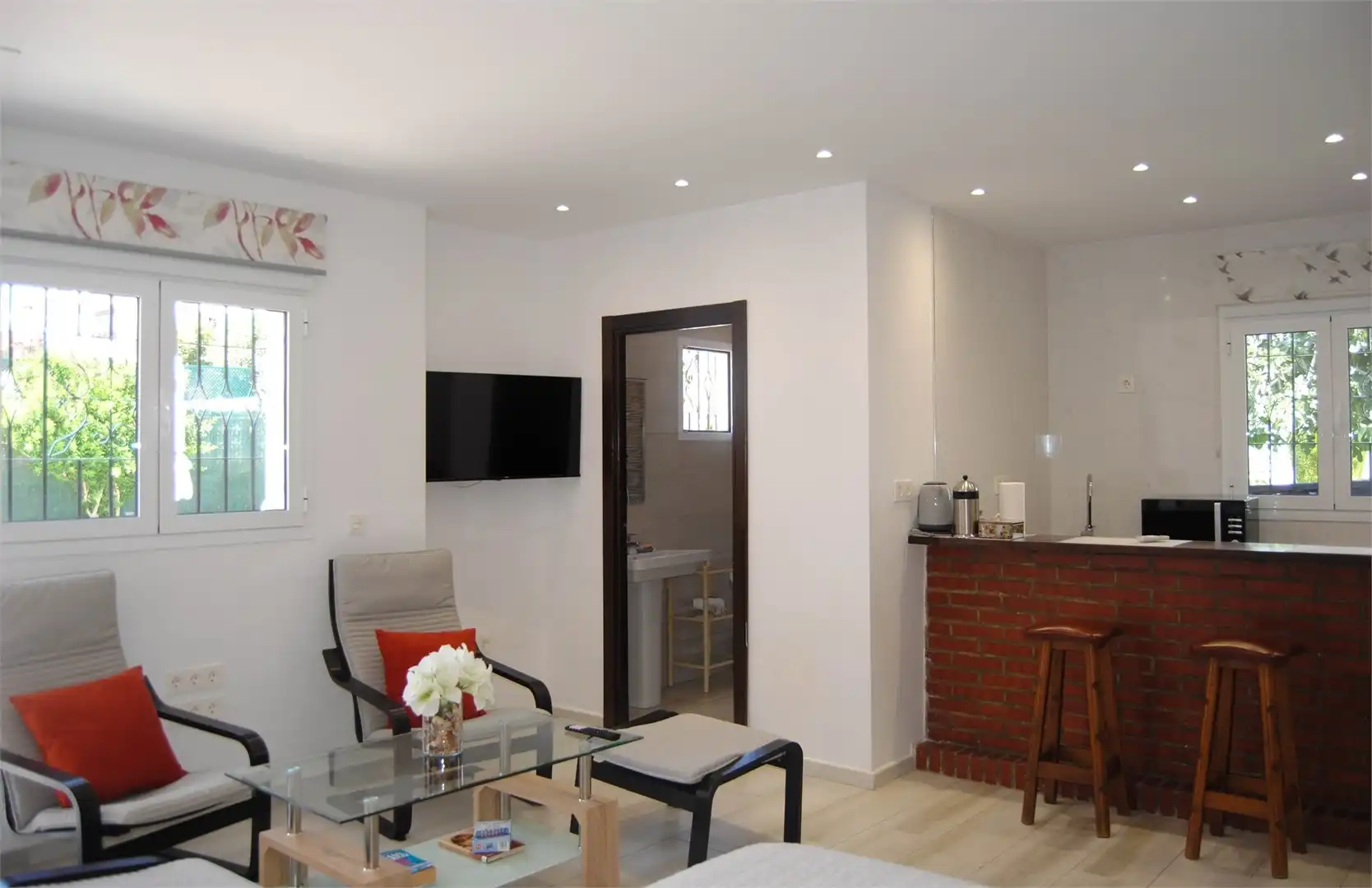 Sala de estar de Casa o chalet en venta en Vélez-Málaga con Aire acondicionado, Jardín privado y Terraza