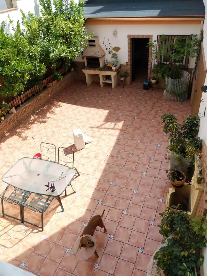 Terrasse von Einfamilien-Reihenhaus zum Verkauf in Huétor Vega mit Klimaanlage, Heizung und Privatgarten