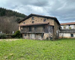 Vista exterior de Finca rústica en venda en Ataun amb Jardí privat i Balcó